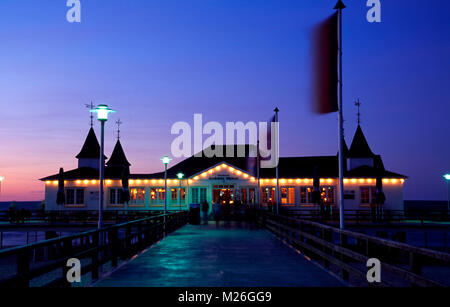 Ahlbeck, Seebrücke, Pier am Abend, Insel Usedom, Mecklenburg-Vorpommern, Deutschland Stockfoto