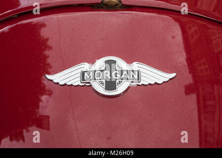 Logo auf rotem Morgan Sports Car, Abzeichen Stockfoto