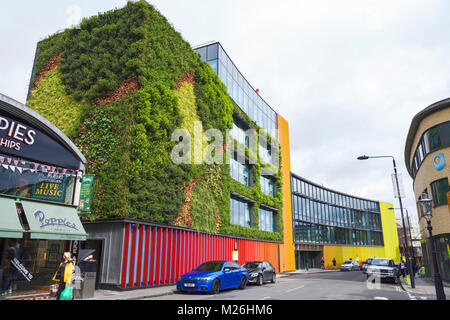 MTV camden. MTV Europe. Gebäude mit Wohnwand. London, NW1, Großbritannien. Umweltdesign. Nachhaltigkeit. Stockfoto