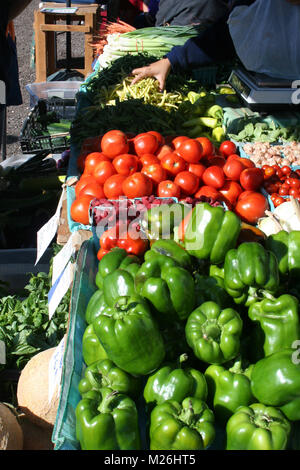 Bauernmarkt mit Gemüse und Früchte Stockfoto