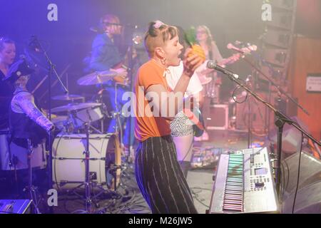 Rosa Knick spielen Liverpool Musik Woche an unsichtbaren Wind Factory - November 2017 Stockfoto