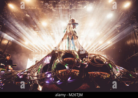 Sänger Wayne Coyne von der amerikanischen Band The Flaming Lips im Nothside Festival 2013 ist. Die Band ist bekannt für Ihre aufwendigen Live-shows. Dänemark 15/06 2013. Stockfoto