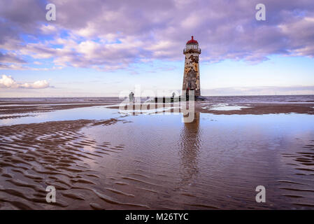 Gronant. Punkt von Ayr. Talacre Strand. Leuchtturm Stockfoto