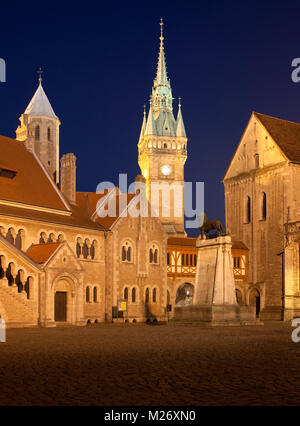 Das Schloss Quadrat (Burgplatz) mit Statue der Braunschweiger Löwe, der in der Altstadt von Braunschweig (Braunschweig), Deutschland Stockfoto