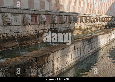 "Fontana delle 99 Cannelle, L'Aquila, Abruzzen Stockfoto