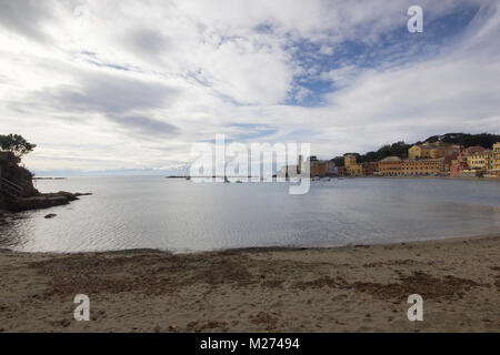 Einen schönen Blick auf die Bucht der Stille", La Baia del Silenzio, Sestri Levante, Genua, Italien während der Wintersaison Stockfoto