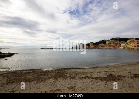 Einen schönen Blick auf die Bucht der Stille", La Baia del Silenzio, Sestri Levante, Genua, Italien während der Wintersaison Stockfoto