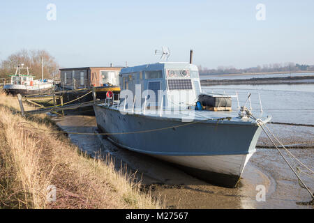 Hausboote auf dem Fluss Deben, Melton, in der Nähe von Woodbridge, Suffolk, England, Großbritannien Stockfoto