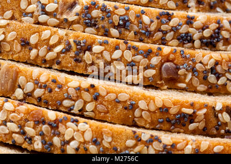 Brot mit Sesam und Mohn Stockfoto