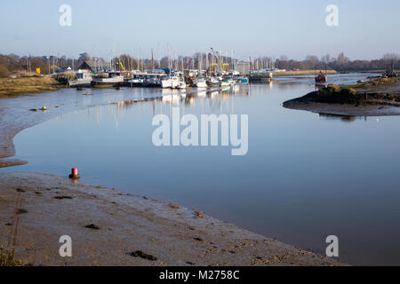 Hausboote auf dem Fluss Deben, Melton, in der Nähe von Woodbridge, Suffolk, England, Großbritannien Stockfoto