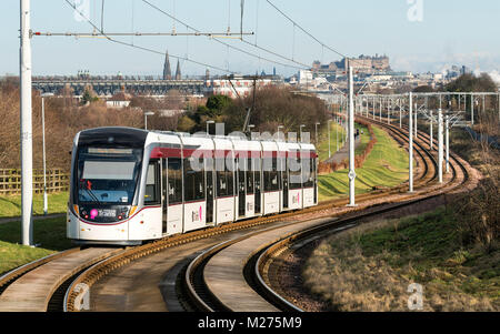 Blick auf Edinburgh Tram verbinden Edinburgh Airport mit der Innenstadt, Schottland, Vereinigtes Königreich Stockfoto