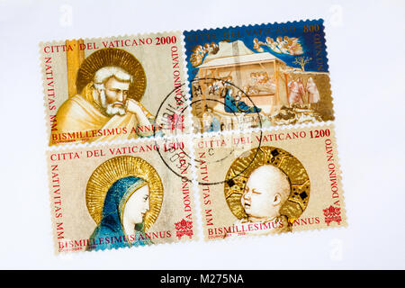 Briefmarken aus dem Vatikan auf einem Brief, gestanzt, Vatikan, Italien, Europa, gestempelte Briefmarken aus dem Vatikan, Weihnachten 2000 Stockfoto