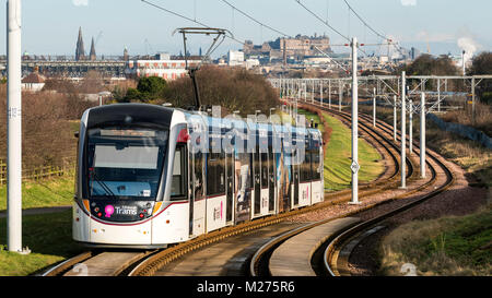 Blick auf Edinburgh Tram verbinden Edinburgh Airport mit der Innenstadt, Schottland, Vereinigtes Königreich Stockfoto