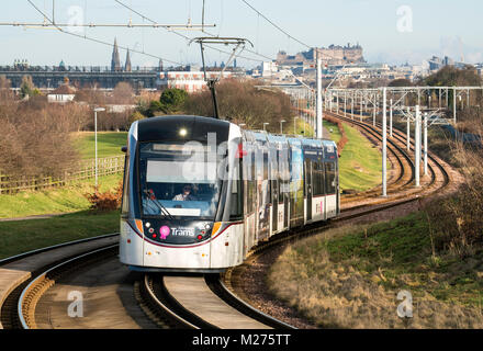 Blick auf Edinburgh Tram verbinden Edinburgh Airport mit der Innenstadt, Schottland, Vereinigtes Königreich Stockfoto