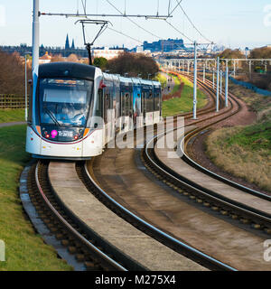 Blick auf Edinburgh Tram verbinden Edinburgh Airport mit der Innenstadt, Schottland, Vereinigtes Königreich Stockfoto