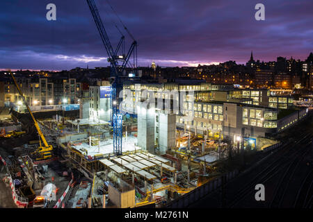 Nacht Blick auf die Baustelle der neuen Waverley Phase 2 Büros Projekt. Gemischte Gewerbe-, Einzelhandels- und Wohnanlage in Edinburgh Stockfoto
