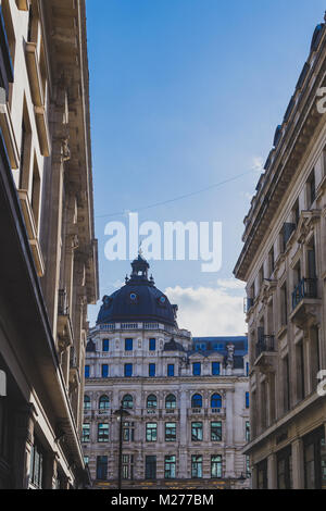 LONDON, GROSSBRITANNIEN, 11. August 2014: schöne Architektur in London City Center in der Nähe von Regent Street. Stockfoto