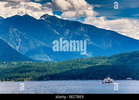 MV Balfour Fähre, Purcell Mountains in Distanz, Überschreiten der Kootenay Lake, einem natürlichen See, Kootenay Kootenay River Region, British Columbia, Kanada Stockfoto