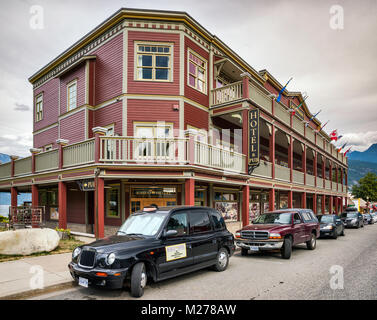 London Taxi Unternehmen LTI TX1 Cab, Hackney Carriage, vor kaslo Hotel auf der Straße in Kaslo, Kootenay Region, British Columbia, Kanada Stockfoto