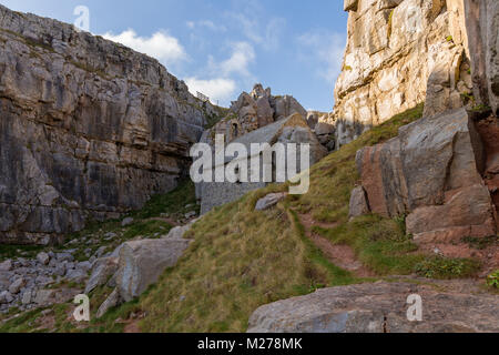 St. Govan's Kapelle in der Nähe von Bosherston in Pembrokeshire, Wales, Großbritannien Stockfoto