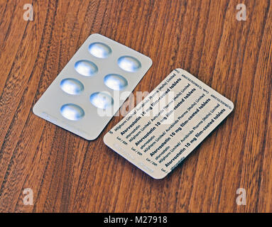 Packung mit Atorvastatin 10 mg 28 Filmtabletten. Zum Einnehmen. Kalender Pack. TEVA UK Limited. Stockfoto