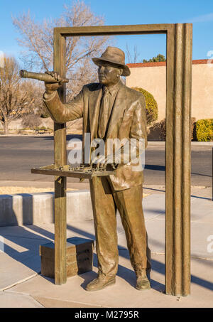 Statue von Dr. Robert H. Goddard, der Schöpfer der ersten flüssigen der Welt betriebene Rakete, am Roswell Museum und Kunstzentrum in Roswell, New Mexico, USA. Stockfoto