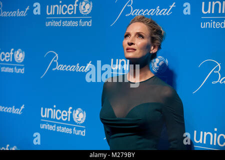 Uma Thurman nimmt an den 2011 UNICEF Schneeflocke Kugel an Cipriani 42nd Street am 29. November 2011 in New York City. Stockfoto