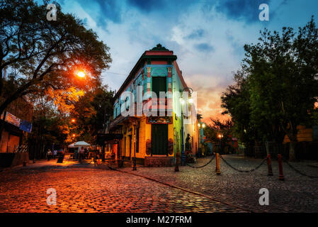 Öffentlichen Platz in La Boca, Buenos Aires, Argentinien. Bei Sonnenuntergang am 9. April 2015. Im Jahre 2015 genommen Stockfoto