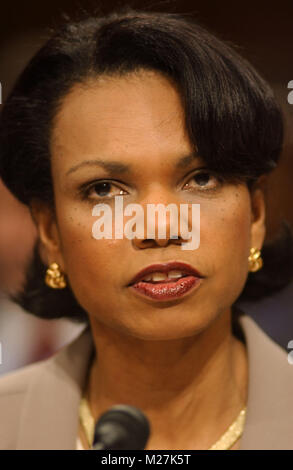 Washington, DC - April 8, 2004 -- Arzt Condoleezza Rice, die Nationale Sicherheitsberaterin, bezeugt vor der 9/11-Kommission in Washington, D.C. am 8. April 2004. Credit: Ron Sachs/CNP [Einschränkung: Keine New York Metro oder andere Zeitungen innerhalb eines 75-Meilen-Radius von New York City]/MediaPunch Stockfoto