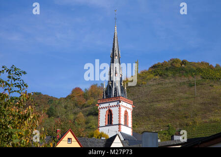 Kirchturm der katholischen Pfarrkirche St. Martin im Weinort Ediger, Ediger-Eller, Mosel, Rheinland-Pfalz, Deutschland, Europa Stockfoto