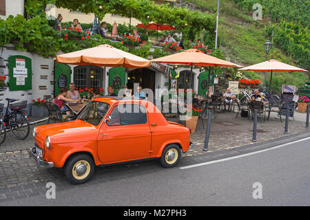 Veteran Car, Vespa 400 der italienischen Unternehmen Piaggio, Beilstein, Rheinland-Pfalz, Deutschland, Europa Stockfoto