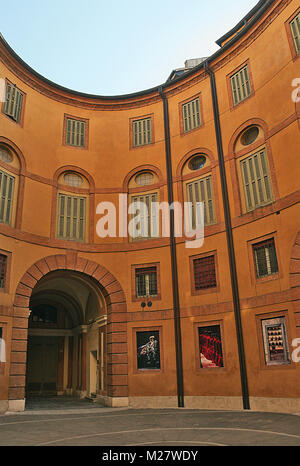 Das Stadttheater / Teatro Comunale und Rotonda Foschini Innenhof in Ferrara - Italien Stockfoto