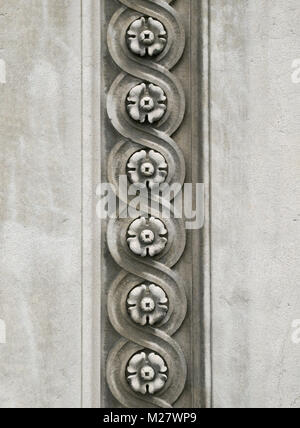 Stein bas-relief an der Wand eines alten Palastes, Italien Stockfoto