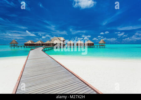 Overwater-Villen in der tropischen Lagune, Malediven Stockfoto