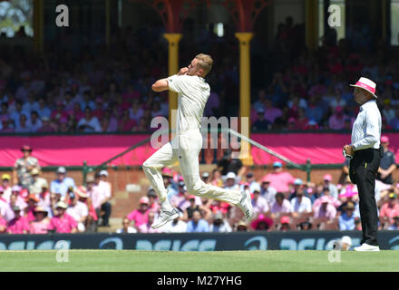 5. Asche Test - Australien gegen England - Tag 3 England gespielt ohne Glück an Tag 3 der 5. Asche Test, obwohl Maurer Kran seine erste Wicket auf Debüt an der Sydney Cricket Ground gezählt. Mit: Stuart Breite Wo: Sydney, Australien: 06 Jan 2018 Credit: WENN.com Stockfoto