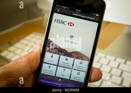 HSBC Bank Mobile Banking App Anmelden auf dem Bildschirm auf dem iPhone SE Stockfoto