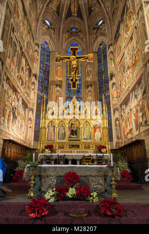 Hochaltar der Kirche Basilika Santa Croce, Florenz, Toskana, Italien Stockfoto