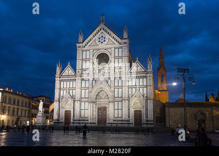 Kirche Basilika Santa Croce in der Morgendämmerung, Piazza Santa Croce, Florenz, Toskana, Italien Stockfoto