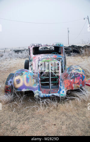 Ein altes Auto Spray bei VW Slug Bug Ranch in Conway, Texas off Route 66 lackiert. Stockfoto