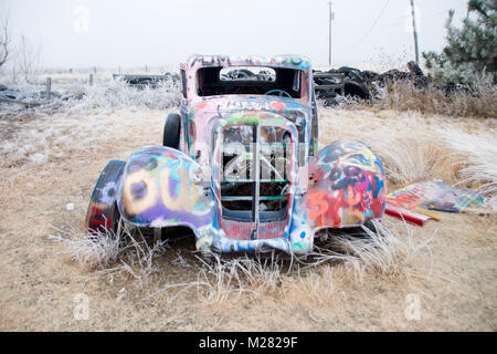 Ein altes Auto Spray bei VW Slug Bug Ranch in Conway, Texas off Route 66 lackiert. Stockfoto