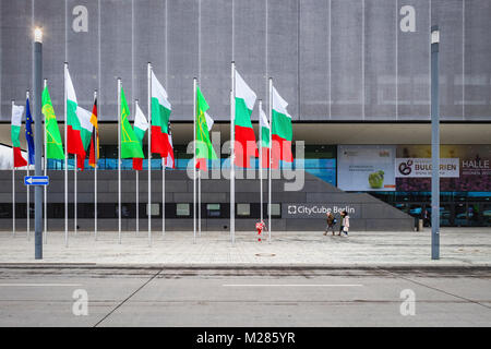 Berlin-Westend, City Cube Berlin, modern Veranstaltungsort für Messen, Ausstellungen, Events in Berlin ExpoCenter Stadt. Modernes Gebäude an der Außenseite. Stockfoto