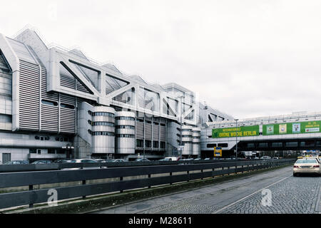 Berlin-Westend. Internationales Congress Centrum ICC. Moderne high tech, zeitgemäßes Gebäude. Große Convention Center für Asbest Sanierung geschlossen. Stockfoto