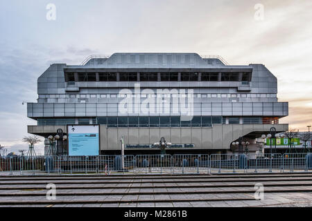 Berlin-Westend. Internationales Congress Centrum ICC. Moderne high tech, zeitgemäßes Gebäude. Große Convention Center für Asbest Sanierung geschlossen. Stockfoto