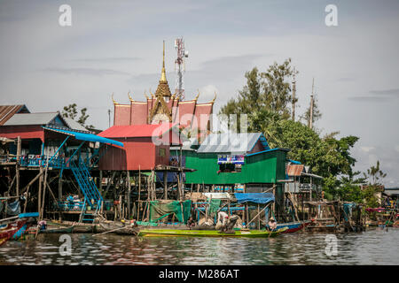 Kambodschanischen lady paddeln Boot, Kampong Phluk schwimmenden Dorf, Provinz Siem Reap, Kambodscha. Stockfoto