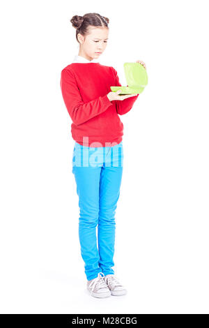 Schulmädchen holding Lunchbox Stockfoto