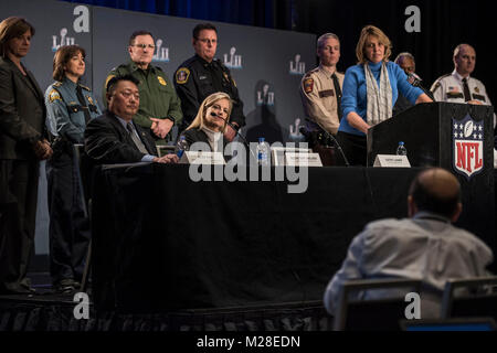 NFL Chief Security Officer Cathy Lanier beantwortet Fragen am NFL Öffentliche Sicherheit Pressekonferenz. Stockfoto