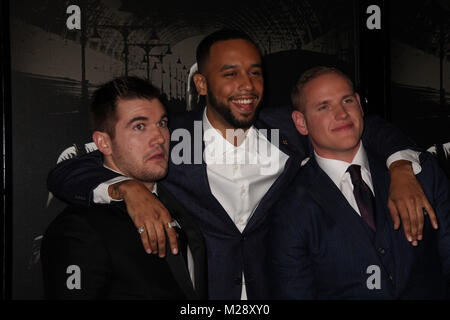 Burbank, Kalifornien, USA. 5. Februar, 2018. Alek Skarlatos, Anthony Sadler, Spencer Stein 02/05/2018 Die Weltpremiere von "Die 15:17 bis Paris' an Der sjr Theater bei Warner Bros Studios in Burbank, CA Foto: Cronos/Hollywood News Credit: Cronos/Alamy Leben Nachrichten gehalten Stockfoto