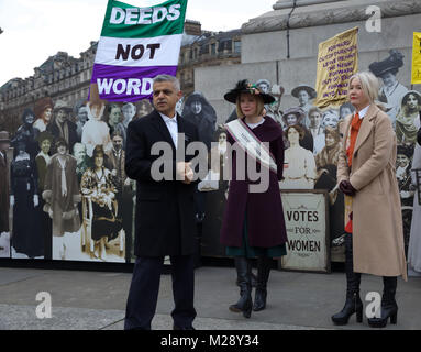 London, UK, 6. Februar 2018, der Bürgermeister von London, Sadiq Khan, hat Pläne für eine spezielle öffentliche Ausstellung in Trafalgar Square als Teil seiner#BehindEveryGreatCity Kampagne das hundertjährige Jubiläum der ersten Frauen in Großbritannien, mit denen das Wahlrecht zu markieren angekündigt. Die eigens in Auftrag gegebene Ausstellung eröffnet heute auf der bedeutsamen 6. Februar Jubiläum, das 100 Jahre Marken seit 1918 Darstellung des Menschen Handeln übergeben wurde. Dies war ein Meilenstein Sieg, die ersten Frauen das Recht gab, Stimmen, und war dank der Kampagnen von suffragists und suffragetten weitergegeben. Credit: Keith Larby Stockfoto