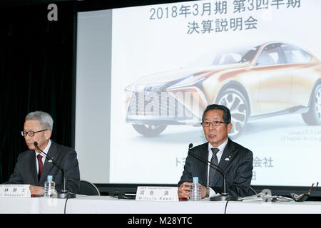 (L und R) Executive Vice President Koji Kobayashi und Executive Vice President Mitsuru Kawai, sprechen, während einer Pressekonferenz in der Unternehmenszentrale am 6. Februar 2018, Tokio, Japan. Toyota berichtet insgesamt 6,678,279 Fahrzeug der Umsatz zwischen April und Dezember, eine Zunahme von 34,893 Einheiten im Vergleich zum gleichen Zeitraum im letzten Geschäftsjahr. Toyota's Net stiegen die Erträge um 8,1 Prozent auf 21.7969 Billionen Yen, während das operative Ergebnis von 1.5554 auf 1.7701 Trillion Yen erhöht. Credit: Rodrigo Reyes Marin/LBA/Alamy leben Nachrichten Stockfoto