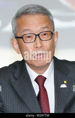 Executive Vice President Koji Kobayashi spricht während einer Pressekonferenz in der Unternehmenszentrale am 6. Februar 2018, Tokio, Japan. Toyota berichtet insgesamt 6,678,279 Fahrzeug der Umsatz zwischen April und Dezember, eine Zunahme von 34,893 Einheiten im Vergleich zum gleichen Zeitraum im letzten Geschäftsjahr. Toyota's Net stiegen die Erträge um 8,1 Prozent auf 21.7969 Billionen Yen, während das operative Ergebnis von 1.5554 auf 1.7701 Trillion Yen erhöht. Credit: Rodrigo Reyes Marin/LBA/Alamy leben Nachrichten Stockfoto